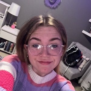 Meet your Posher, Chloe